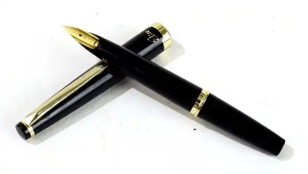 pilot Elite 95s 18K pocket fountain pen with 18K solid gold Script nib - Image 3