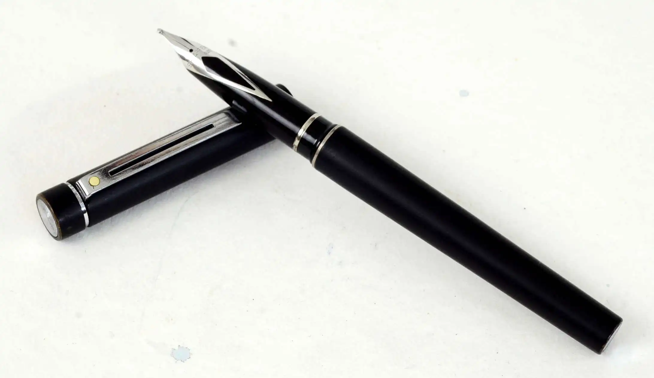 Vintage sheaffer targa fountain pen 1002 black lacquer barrel B Nib - Image 4