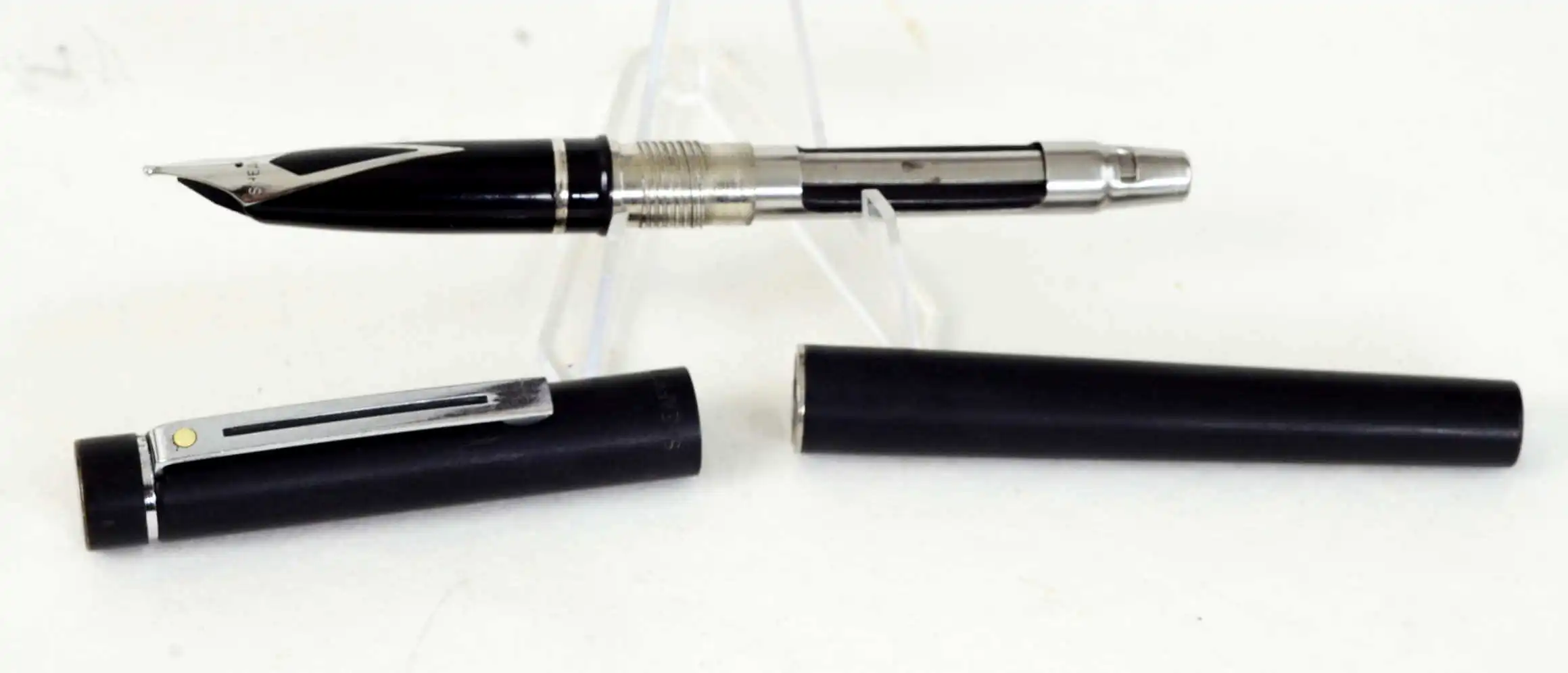 Vintage sheaffer targa fountain pen 1002 black lacquer barrel B Nib - Image 3