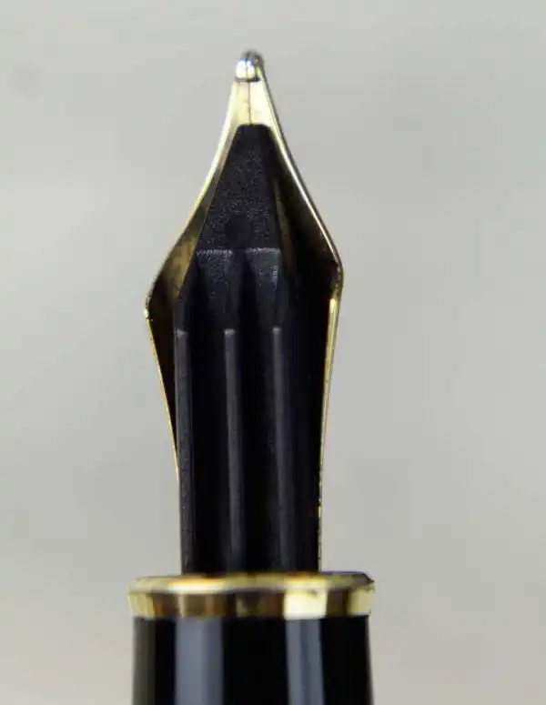 Montblanc Meisterstück 144  fountain pen 14K gold dualtone M nib - Mint - Image 6