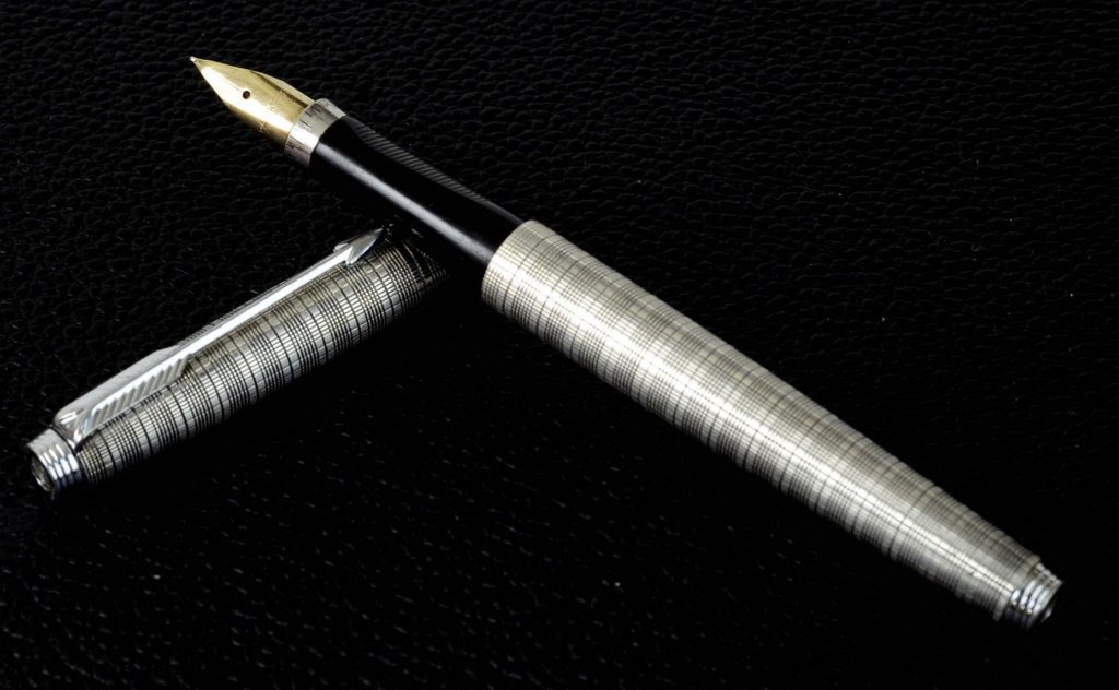 Stylo Plume Parker 75 Prince De Galles - Plume 18K, Corps Argenté Quadrillé - Occasion Bon état