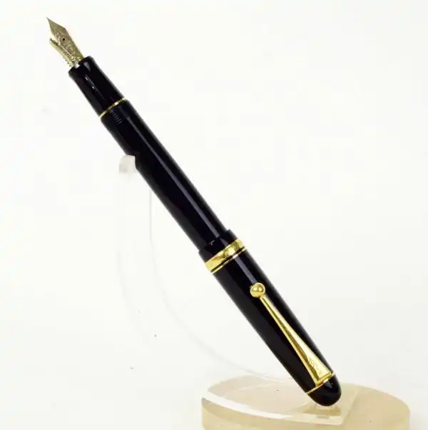 Vintage Pilot Custom 74 black barrel fountain pen -  14K 585 solid gold EF nib - Image 2