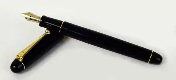 Vintage Pilot Custom 74 black barrel fountain pen -  14K 585 solid gold EF nib - Image 5