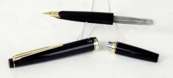 Vintage pilot Elite 95s  pocket fountain pen with 14K solid gold M nib - Image 5