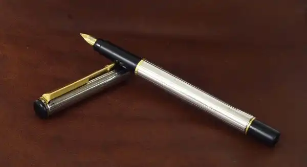 Parker rialto 88 vintage fountain pen - Sterling silver plated barrel with Fine gold plated Nib - Image 3
