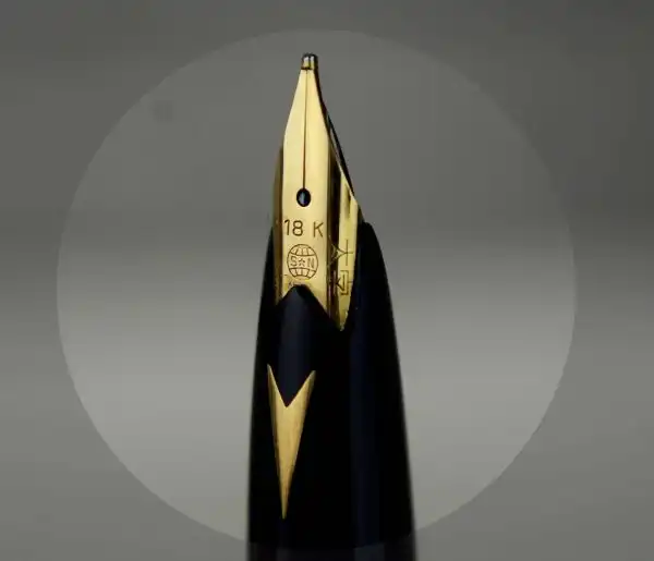 Vintage Platinum P300 posted fountain pen - 18K solid gold  semi-hooded M nib - Image 6