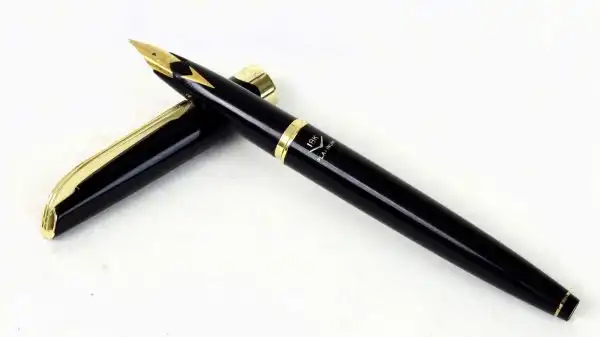 Vintage Platinum P300 posted fountain pen - 18K solid gold  semi-hooded M nib - Image 4