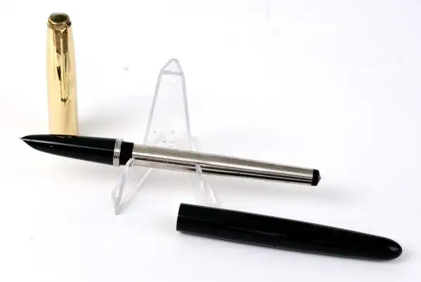 Vintage parker 51 aerometric fountain pen  with 14 Karat solid gold F nib  - Uninked - Image 7