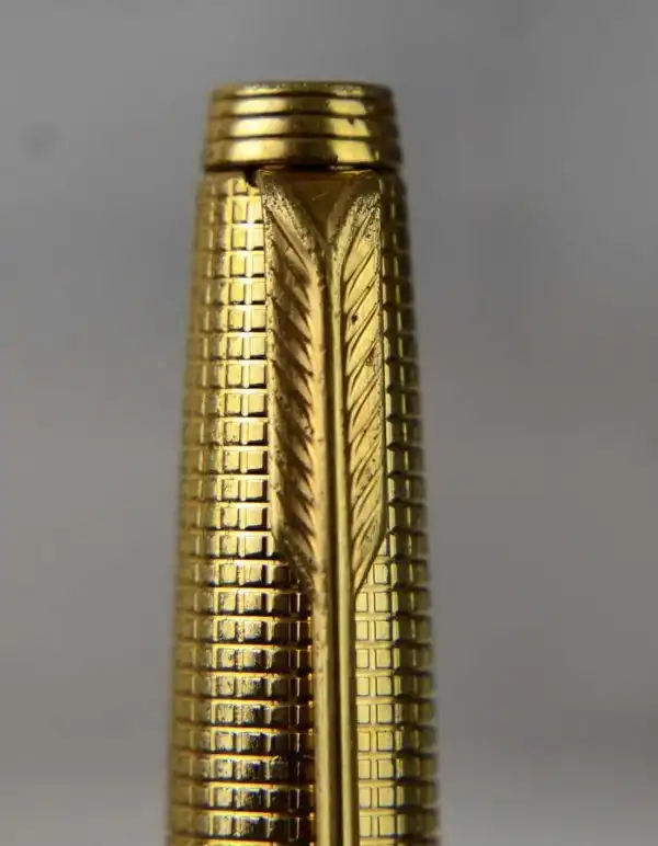 Vintage parker 75 ciselle gold plated fountain pen with 14K solid gold B nib - Image 4