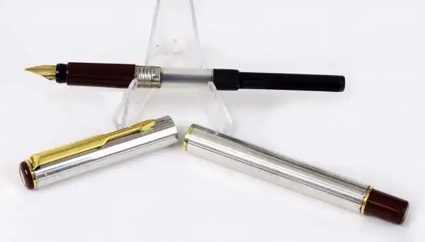 Parker rialto 88 vintage fountain pen - Sterling silver plated barrel with gold plated M Nib - Image 3