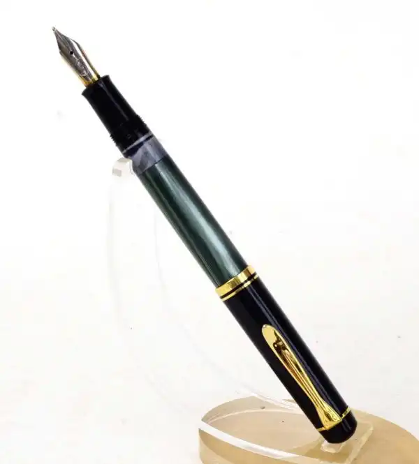 Pelikan M200 piston filler fountain pen with gold plated B nib - Image 2
