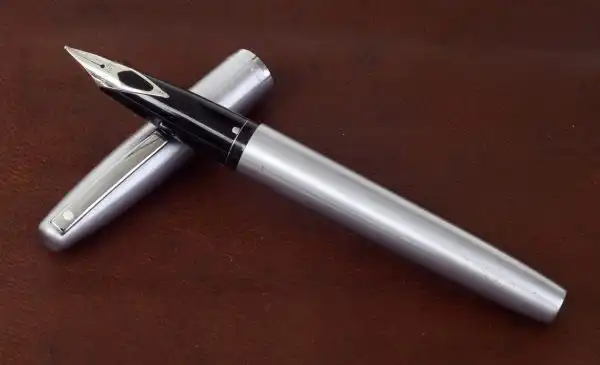 Vintage Sheaffer Imperial 444  fountain pen with Steel Inlaid fine nib - Image 3