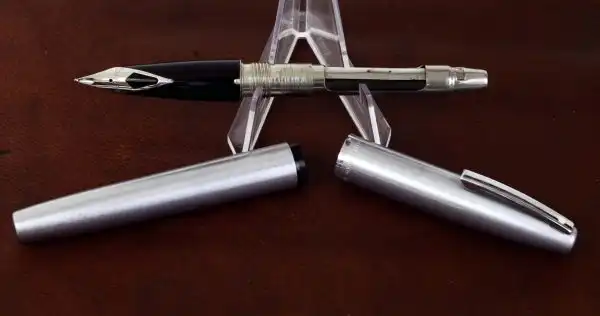 Vintage Sheaffer Imperial 444  fountain pen with Steel Inlaid fine nib - Image 2