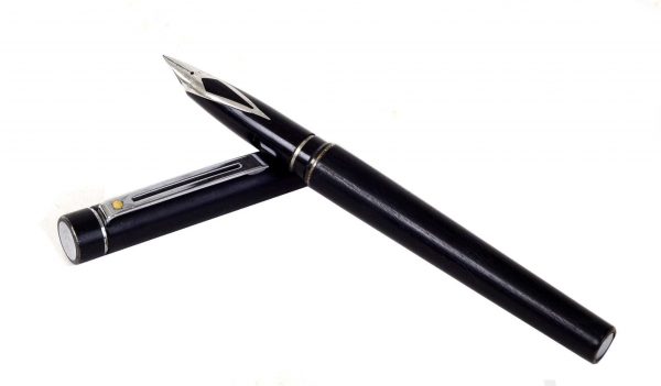 Vintage sheaffer targa fountain pen 1002 black lacquer barrel F Nib - Image 4