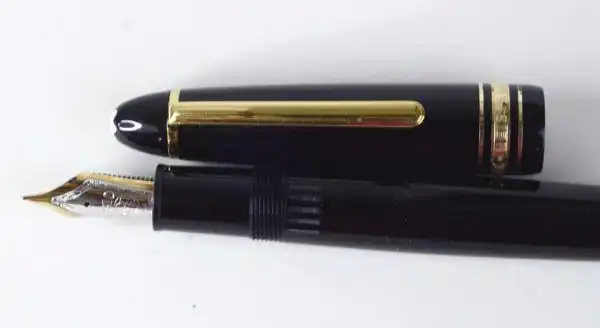 Montblanc Meisterstück LeGrand Pix Piston Filler fountain pen 14K solid Gold M nib - Image 4