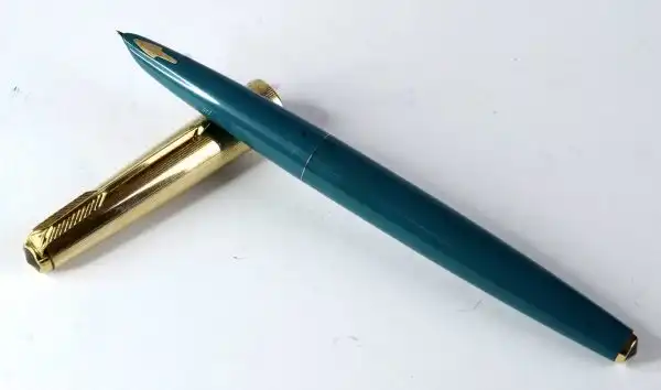 Vintage Parker 61  fountain pen 12K gold filled cap with 14K Gold M nib - Image 4