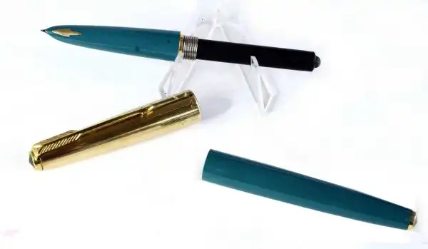 Vintage Parker 61  fountain pen 12K gold filled cap with 14K Gold M nib - Image 3