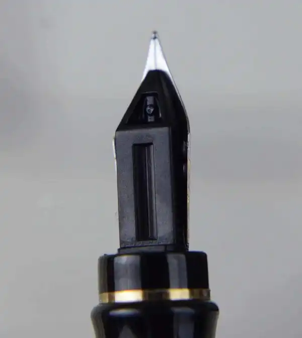 Waterman Expert black barrel fountain pen - gold plated EF dualtone nib - Image 5