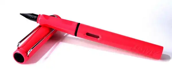Lamy Safari pink barrel fountain pen With Steel B nib -  Unused new - Image 3