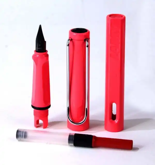 Lamy Safari pink barrel fountain pen With Steel B nib -  Unused new - Image 4