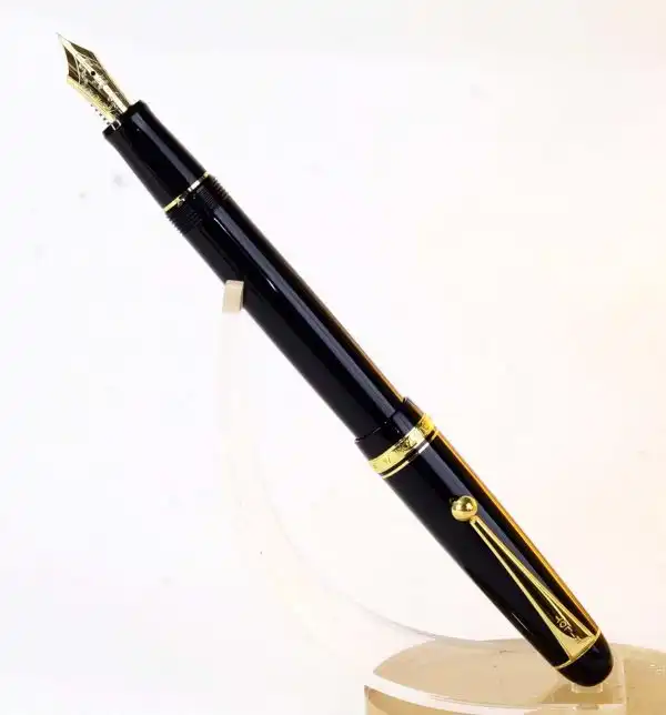 Vintage Pilot Custom 74 black barrel fountain pen -  14K solid gold Extra Fine nib - Image 2