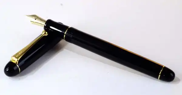 Vintage Pilot Custom 74 black barrel fountain pen -  14K solid gold Extra Fine nib - Image 3