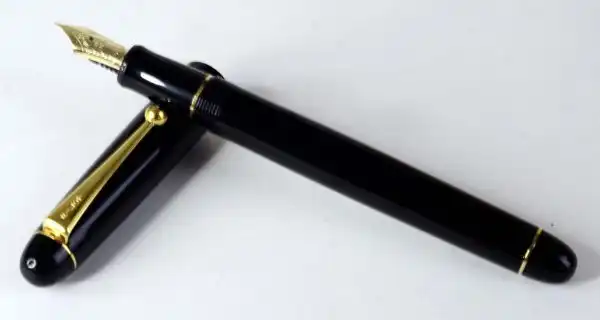 Pilot Custom 74 black barrel fountain pen -  14K 585 solid gold F nib  - Preowned - Image 3