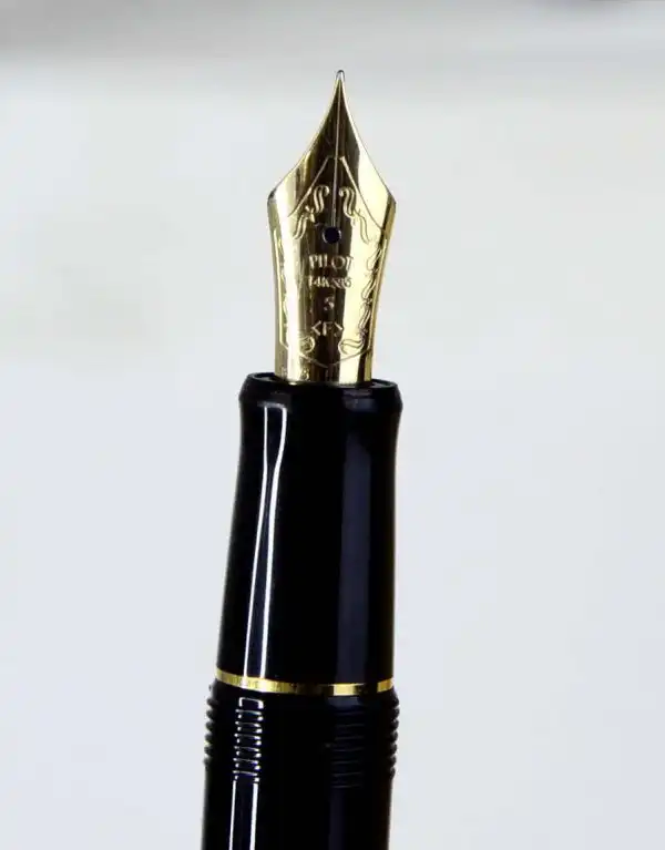 Pilot Custom 74 black barrel fountain pen -  14K 585 solid gold F nib  - Preowned - Image 7
