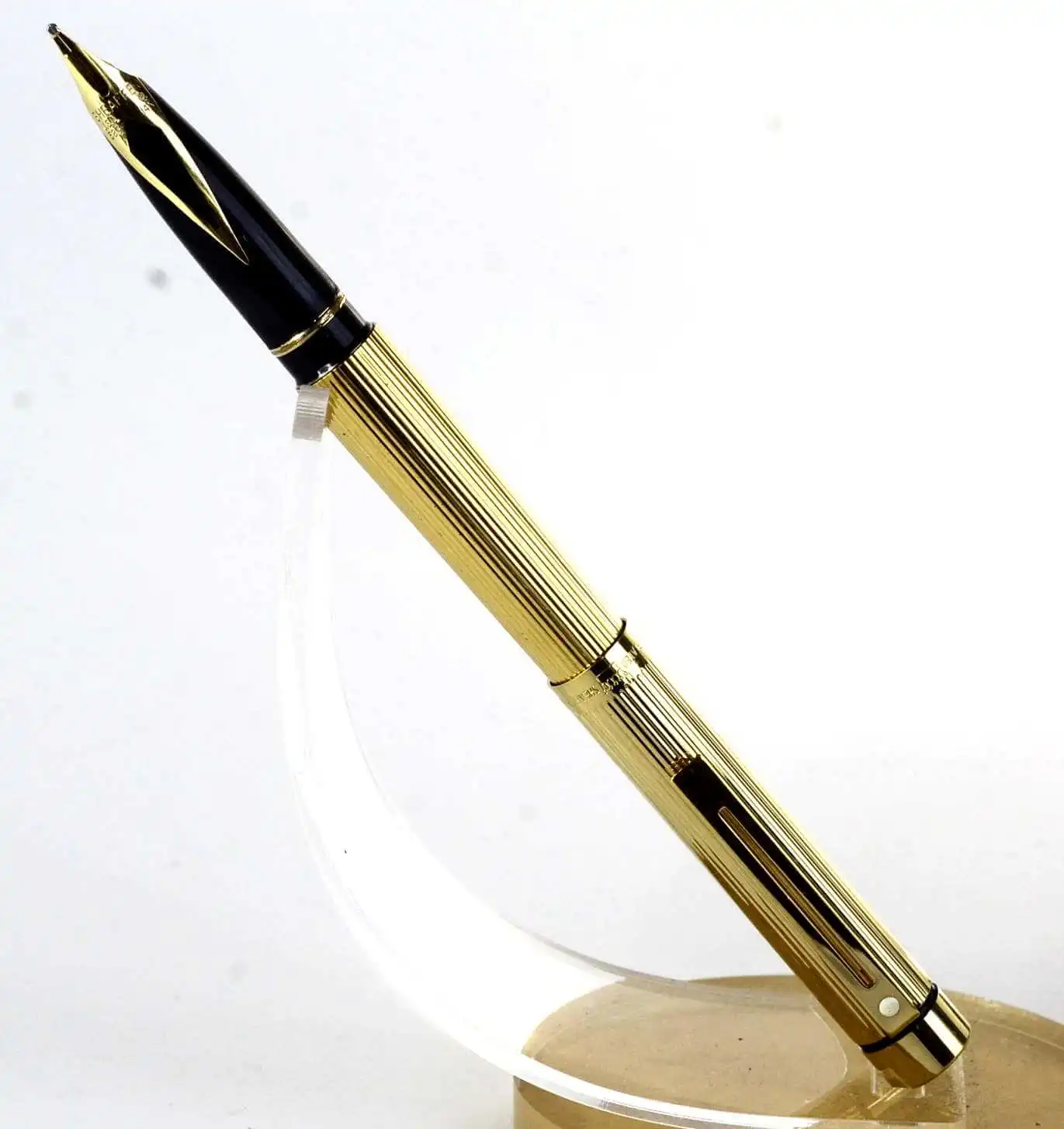Vintage sheaffer targa 1005 fountain pen with gold plated  body and 14K gold B nib - mint - Image 2