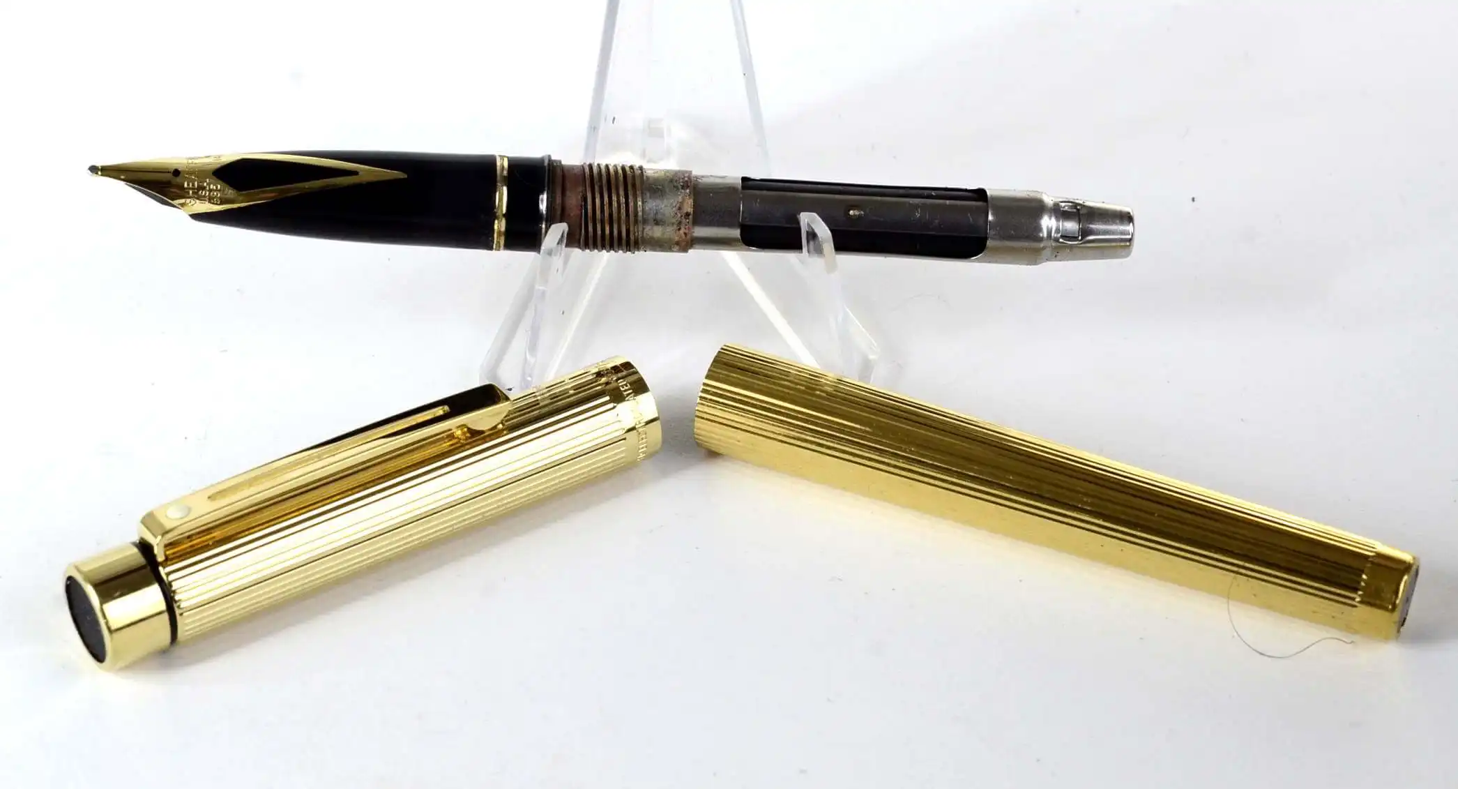 Vintage sheaffer targa 1005 fountain pen with gold plated  body and 14K gold B nib - mint - Image 3