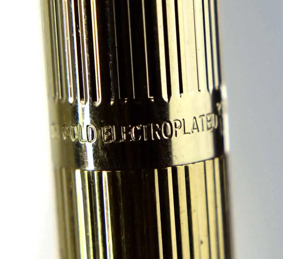 Vintage sheaffer targa 1005 fountain pen with gold plated  body and 14K gold B nib - mint - Image 4