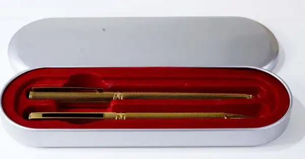 platinum vintage golden fountain pen and mech pencil set - NOS - Image 10