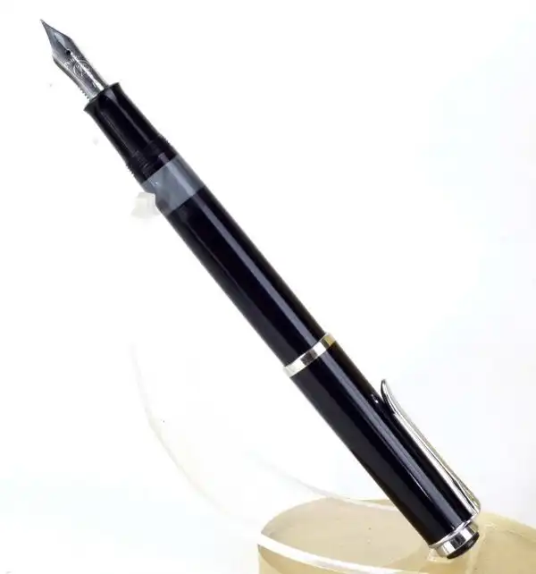 Pelikan M205 piston filler fountain pen steel M nib - clean condition - Image 2