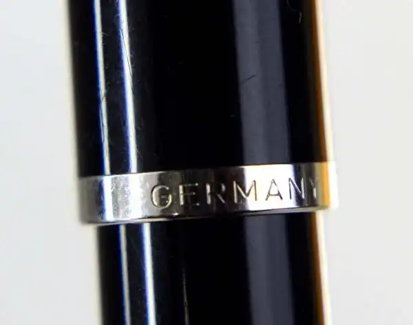 Pelikan M205 piston filler fountain pen steel M nib - clean condition - Image 10