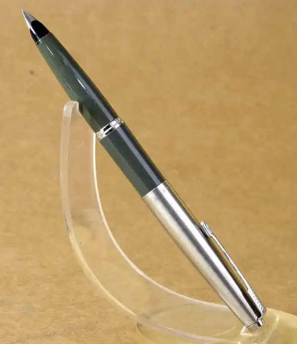 Vintage parker 45 grey green Fountain pen with steel F nib  - USA - Image 2
