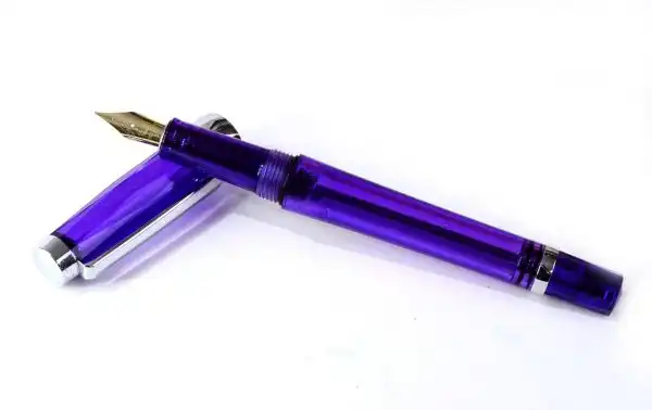 wing sung demonstrator vaac filler fountain pen with Golden Fine nib - Image 2