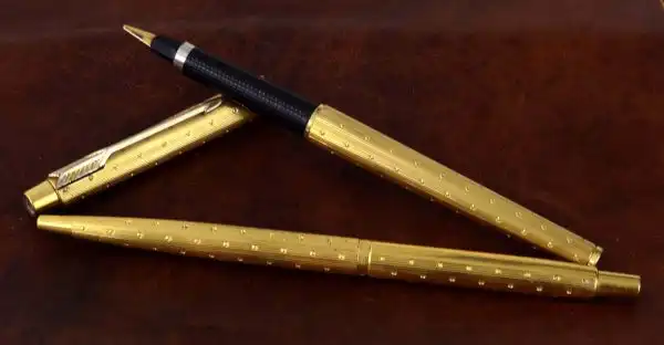 Parker classic perle golden slim fountain pen and ballpoint  with gold plated B nib - Image 3
