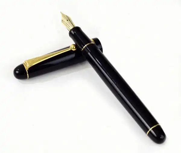 Vintage Pilot Custom 74 black barrel fountain pen -  14K 585 solid gold M nib - Image 4