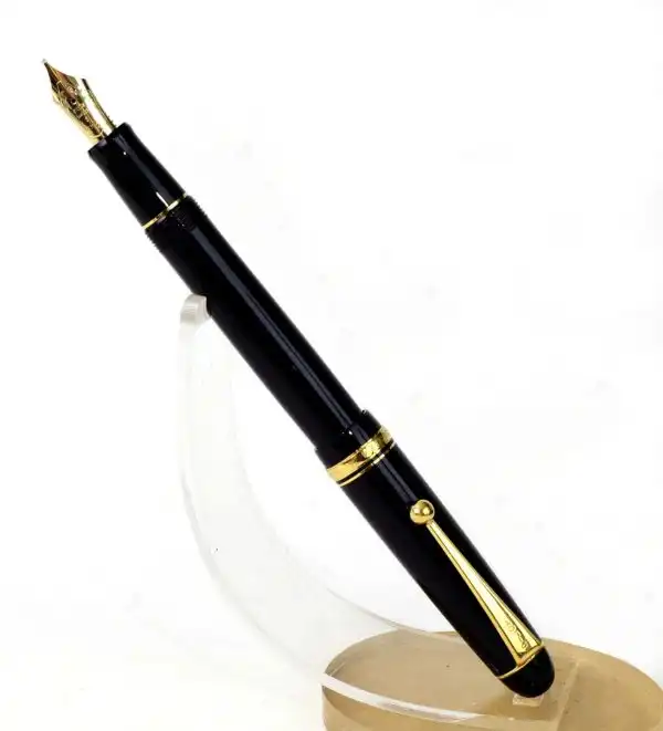 Vintage Pilot Custom 74 black barrel fountain pen -  14K 585 solid gold M nib - Image 2