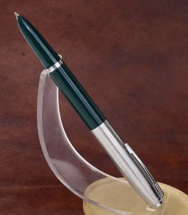 Vintage parker 21 fountain pen green barrel with steel M nib - Image 2