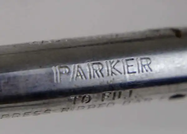 Vintage parker 21 fountain pen green barrel with steel M nib - Image 10