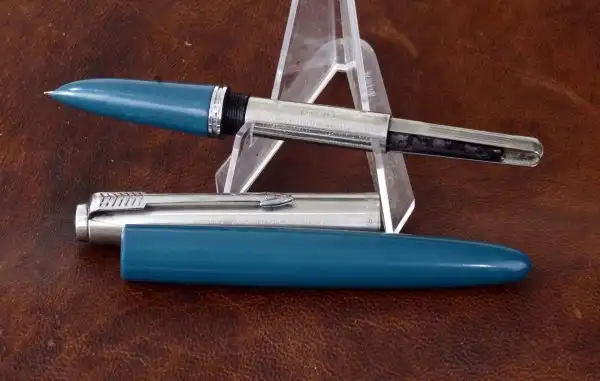 Vintage parker 21 fountain pen Blue barrel with steel Fine nib - Image 3