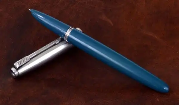 Vintage parker 21 fountain pen Blue barrel with steel Fine nib - Image 4