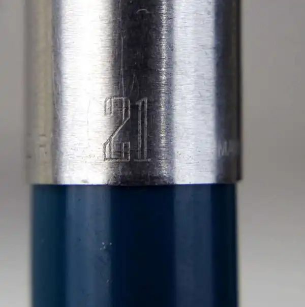 Vintage parker 21 fountain pen Blue barrel with steel Fine nib - Image 7