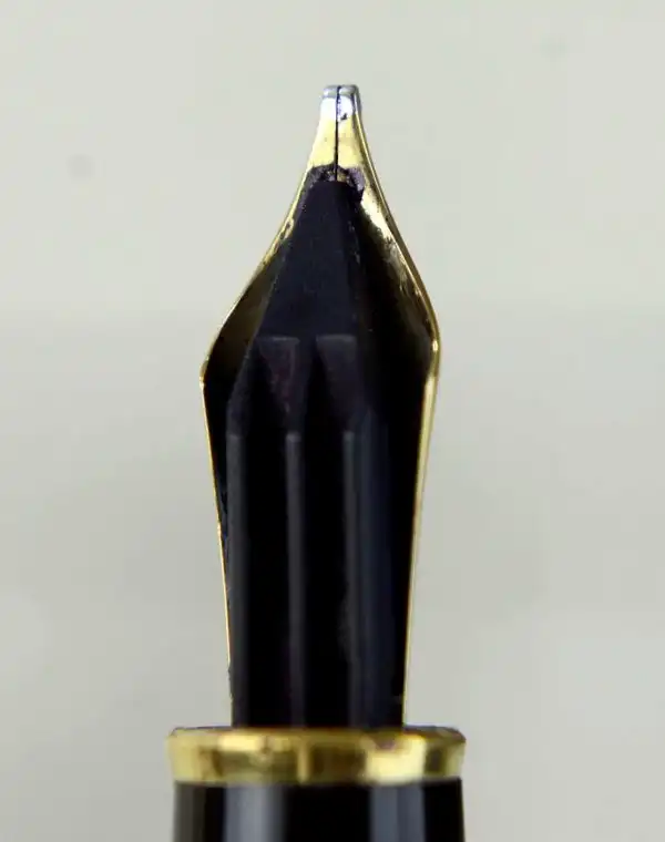 Montblanc Meisterstück 144 Piston converter fountain pen 14K gold Dualtone B nib - Image 10