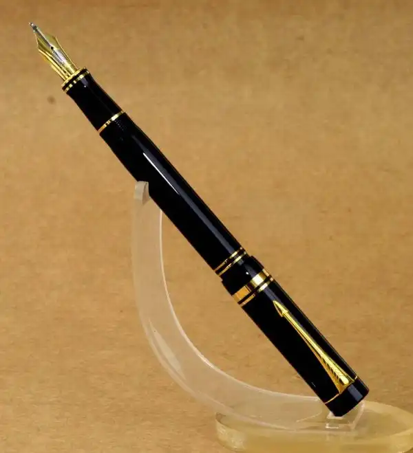 parker duofold centennial black fountain pen with 18 Karat gold B nib - Image 2