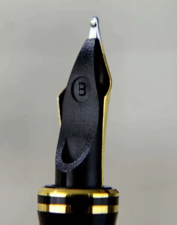 parker duofold centennial black fountain pen with 18 Karat gold B nib - Image 5