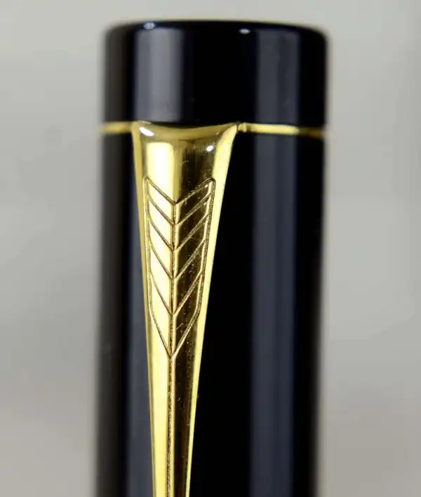 parker duofold centennial black fountain pen with 18 Karat gold B nib - Image 8