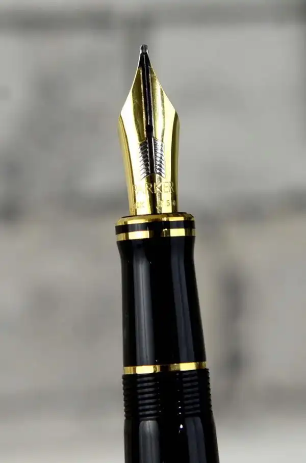 parker duofold centennial black fountain pen with 18 Karat gold B nib - Image 10