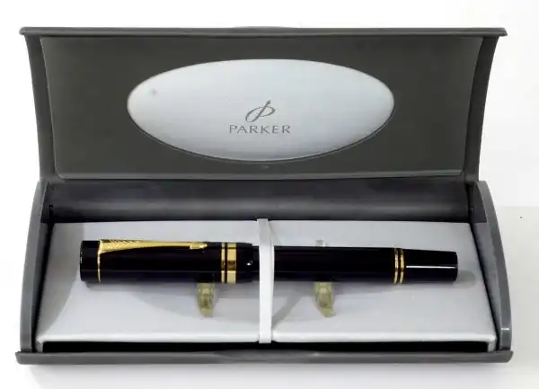 parker duofold centennial black fountain pen with 18 Karat gold B nib - Image 11